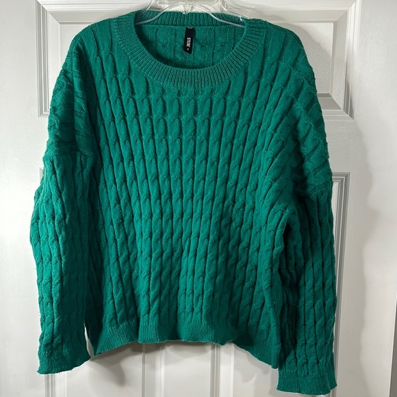 StyleWe XL Green Cable Knit Sweater - Picture 2 of 5